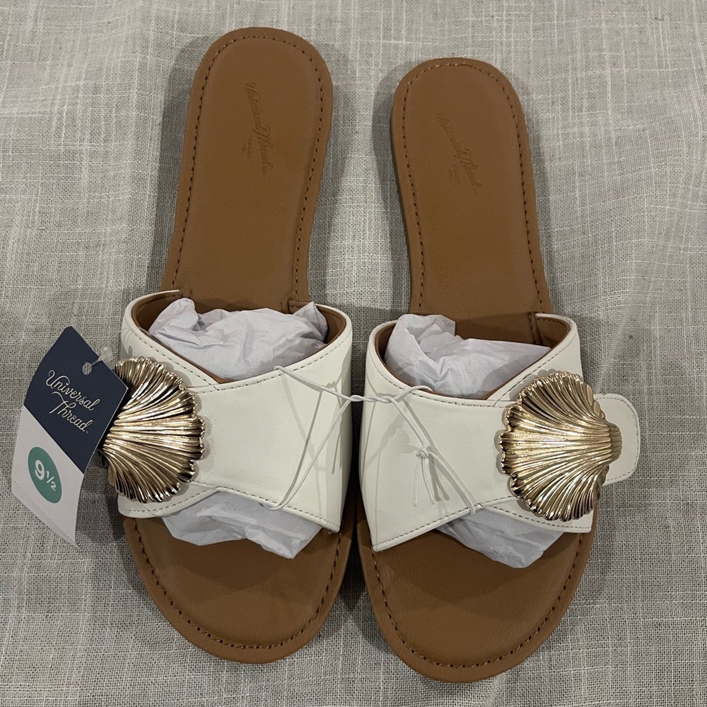 Universal Thread Women's White and Gold Shell Sandals